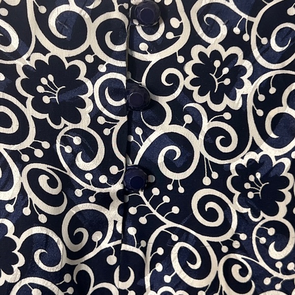 Vintage Maggy London 100% Silk Blouse Sz 12 With Blue & White Design Button Back - Picture 6 of 8